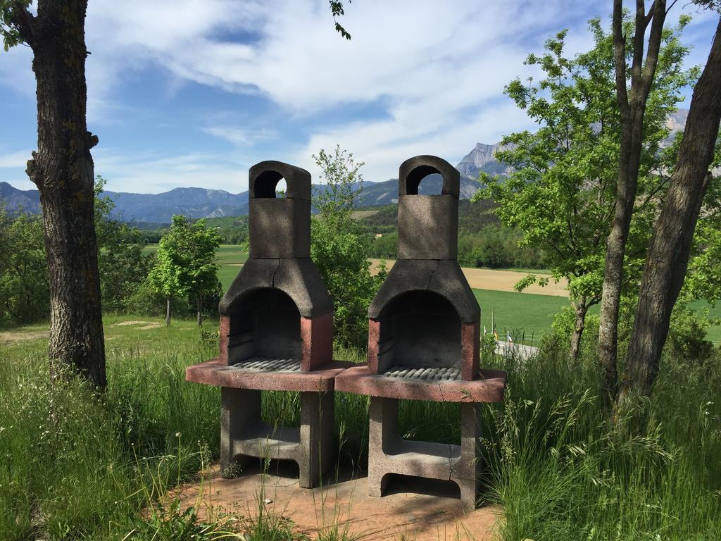 Camping Le Couriou Recoubeau-Jansac Exterior foto