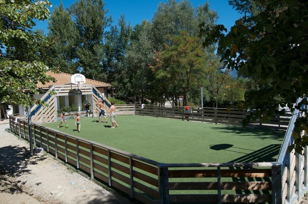 Camping Le Couriou Recoubeau-Jansac Exterior foto